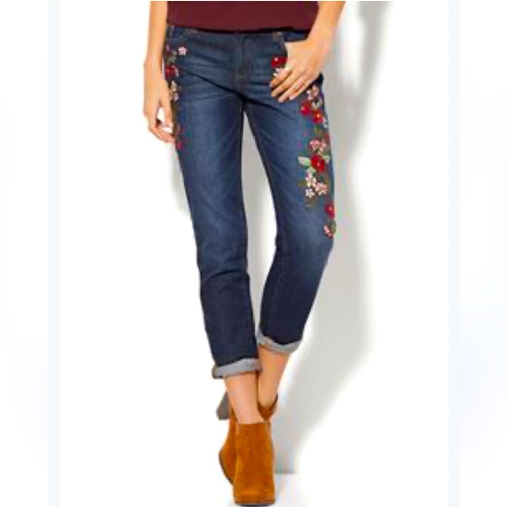 NY & Co. Soho Embroidered Boyfriend Jeans size 8